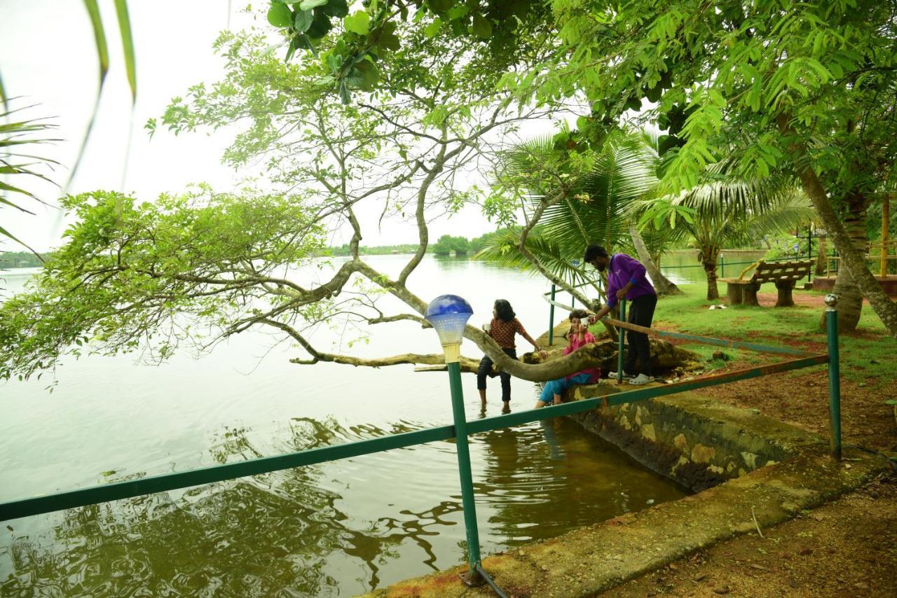 Lake N River Resort Munroe Island Mundrothuruth Eksteriør billede