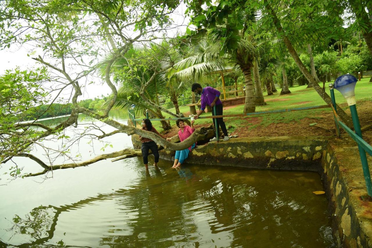 Lake N River Resort Munroe Island Mundrothuruth Eksteriør billede